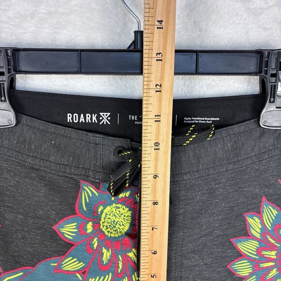 Roark Mens 30 Passage Aurora Flora Black Gray Hawaiian Surf Swim Board Shorts - Picture 7 of 10